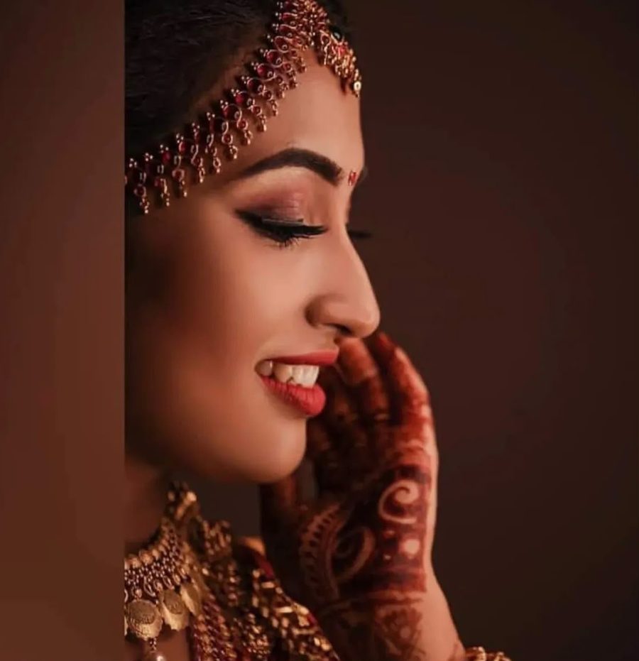 Side profile bridal look with red stone nethi chutti